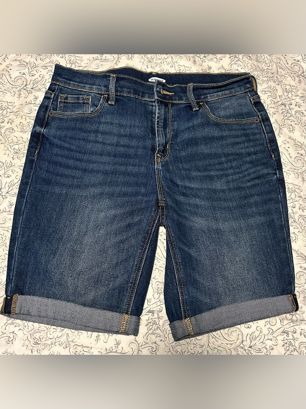 Women’s Old Navy Bermuda Shorts - Classic Rolled Hem Denim Size 4